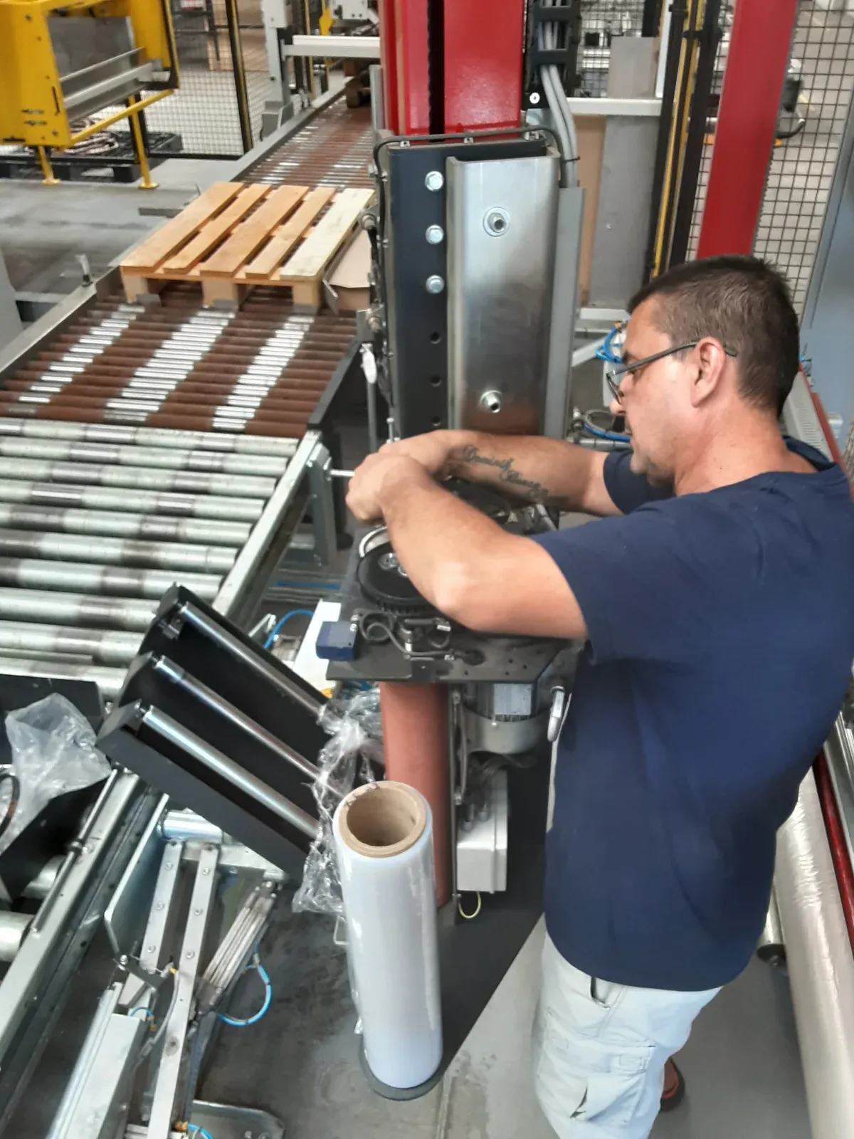 High-volume pallet wrapping operation achieving over 30000 euros annual savings